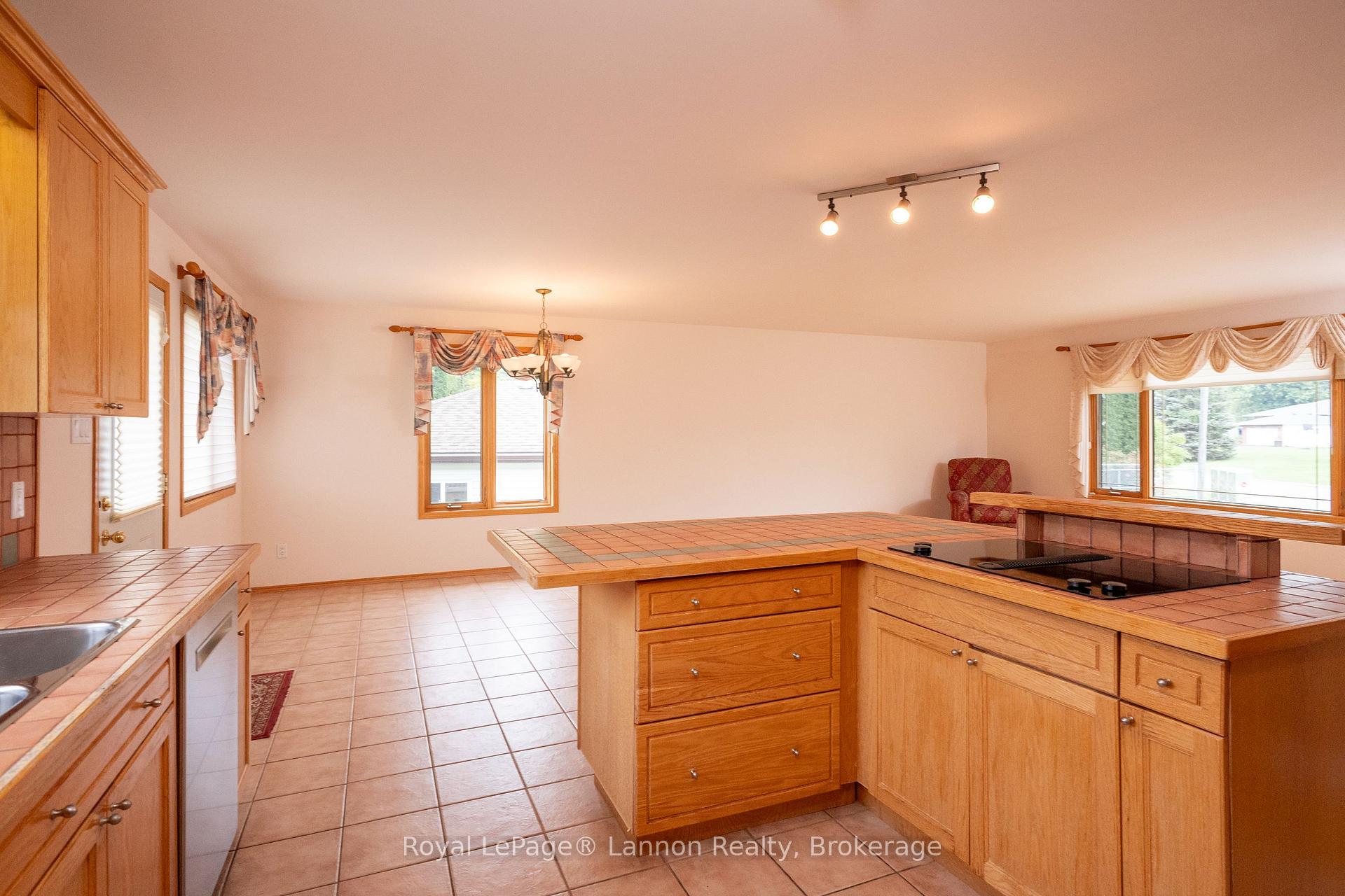 Photo 20 of 2196 Falconcrest Drive, Thunder Bay, Riverdale Road — HOMEH
