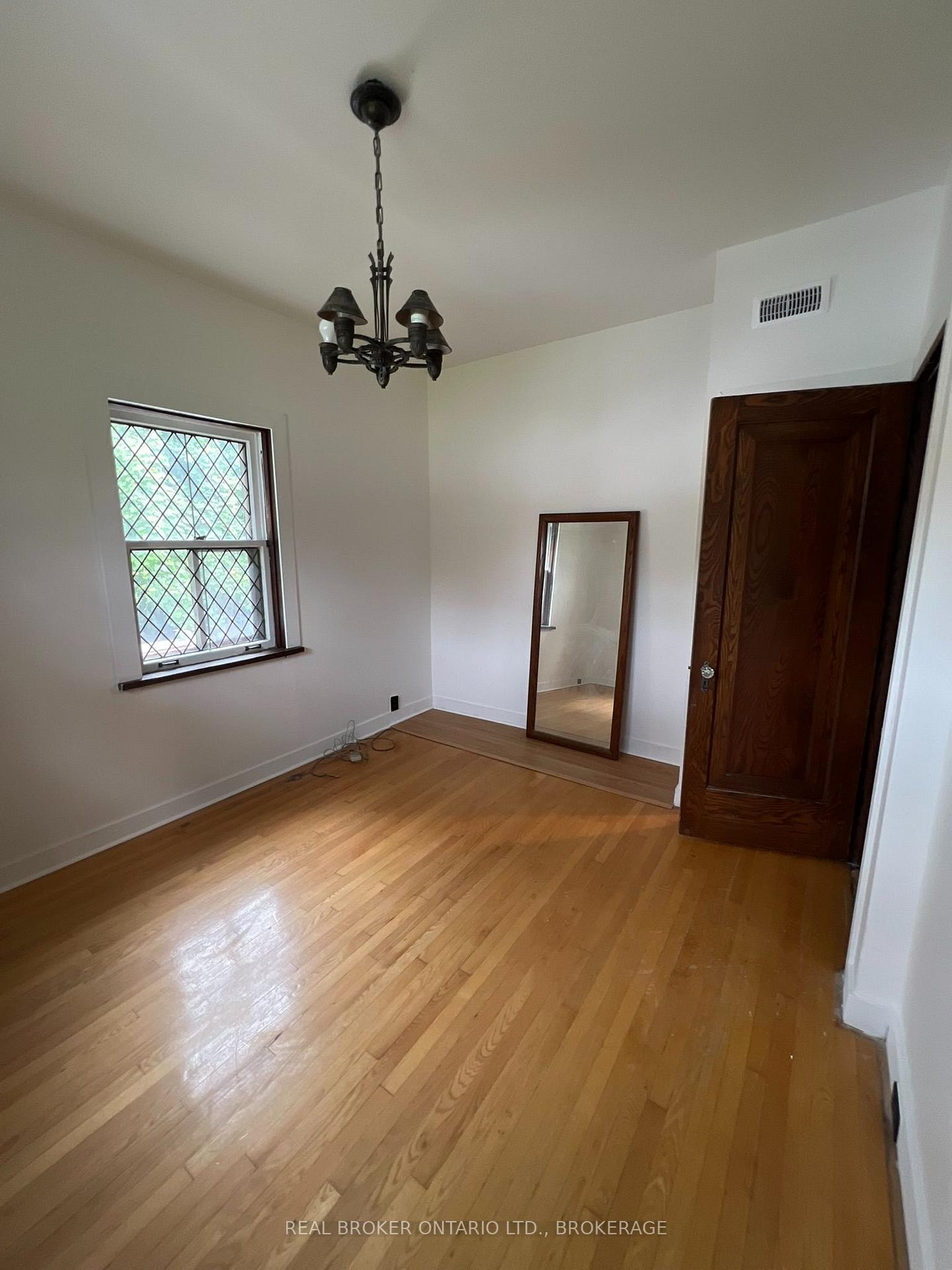 Photo 4 of 320 2nd Street E, Cornwall, Cornwall — HOMEH