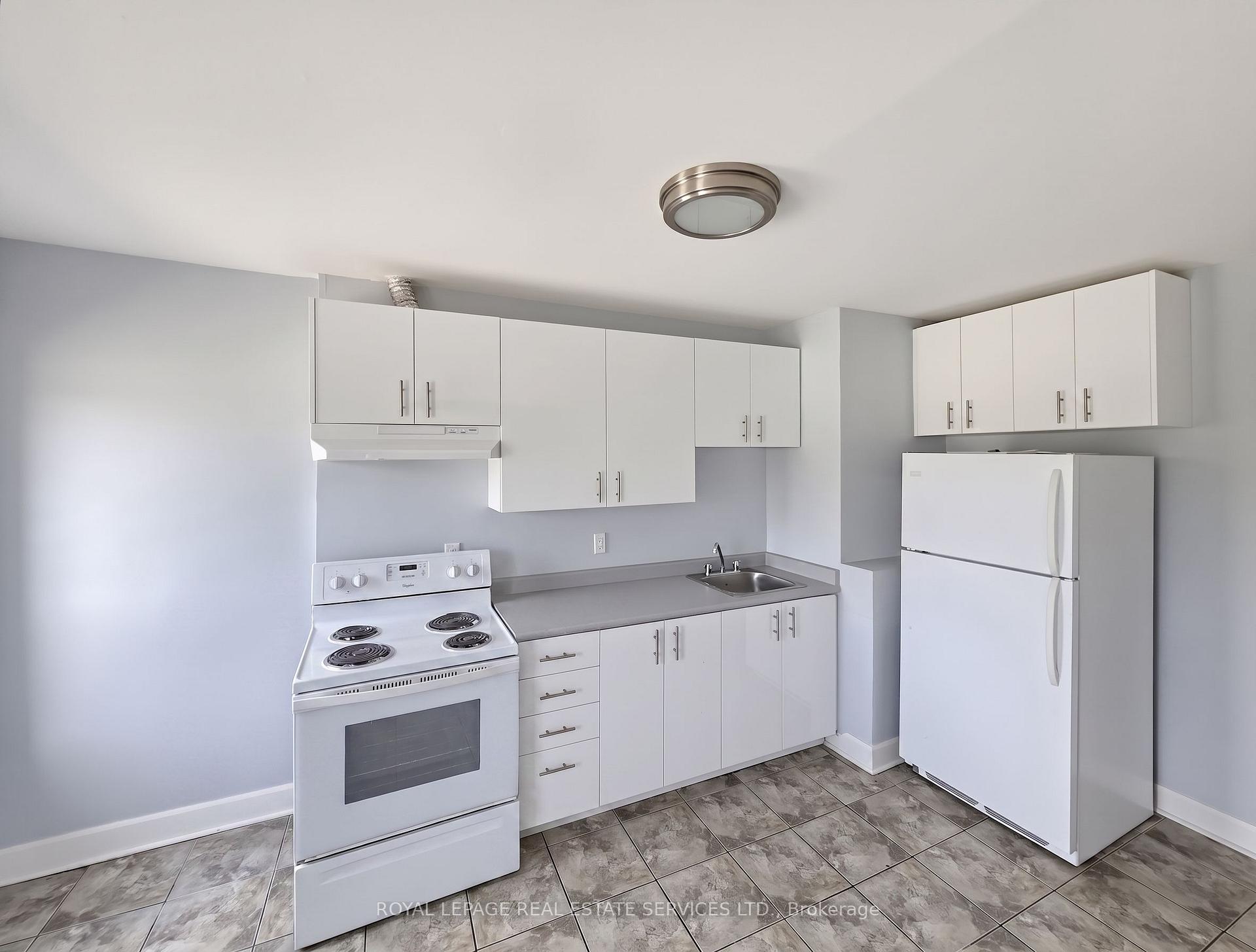 Photo 4 of Unit 8, 8 Ottawa Street N, Hamilton, Crown Point — HOMEH