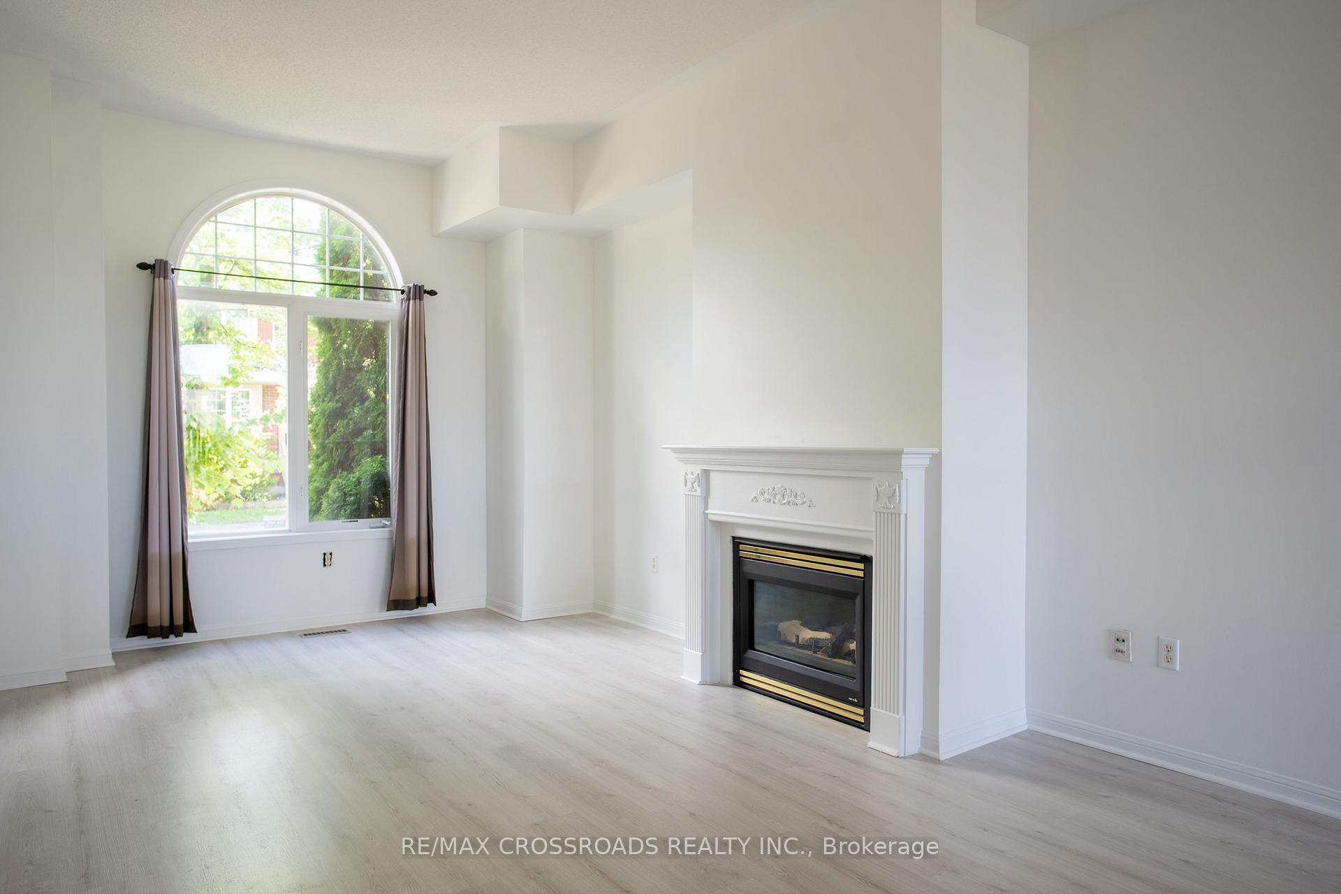 Photo 4 of 53 Cornell Park Avenue, Markham, Cornell — HOMEH