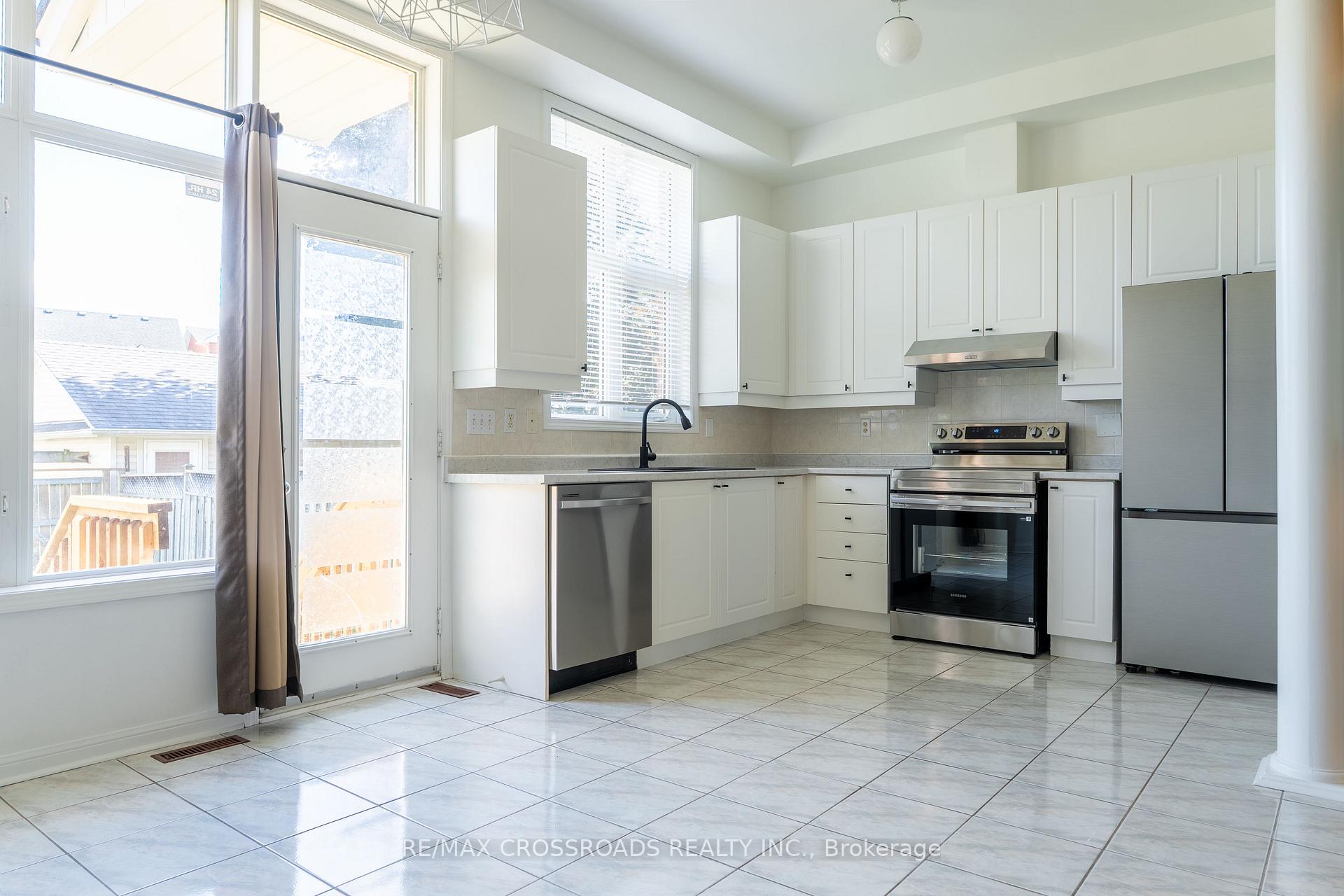 Photo 8 of 53 Cornell Park Avenue, Markham, Cornell — HOMEH