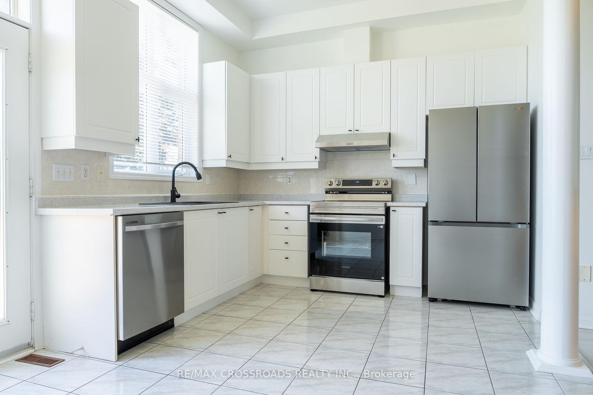 Photo 9 of 53 Cornell Park Avenue, Markham, Cornell — HOMEH