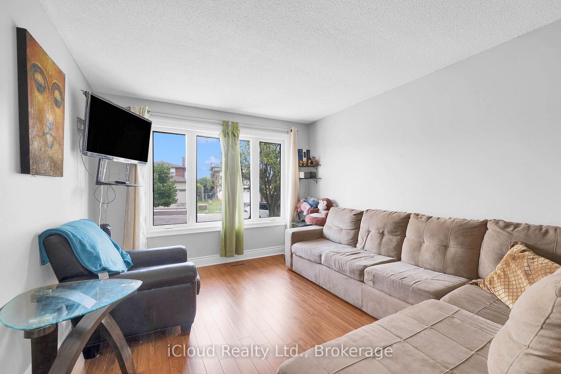 Photo 5 of 83 Fairglen Avenue, Brampton, Brampton West — HOMEH