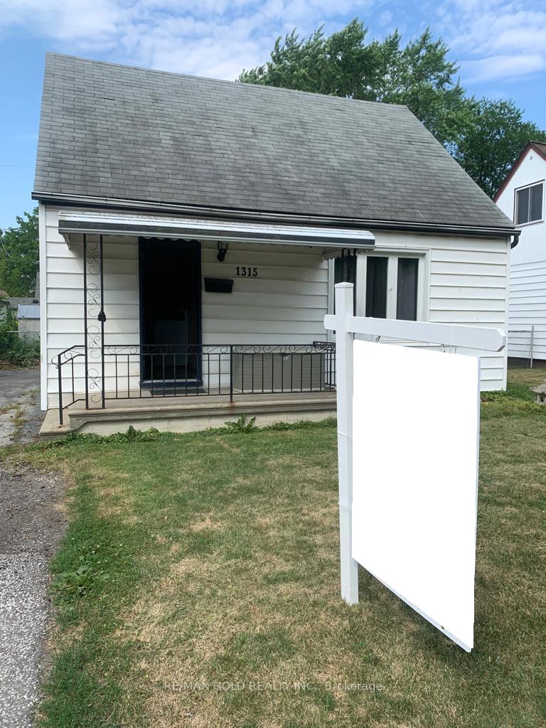 Photo 2 of 1315 Partington Avenue, Windsor, Windsor University District — HOMEH