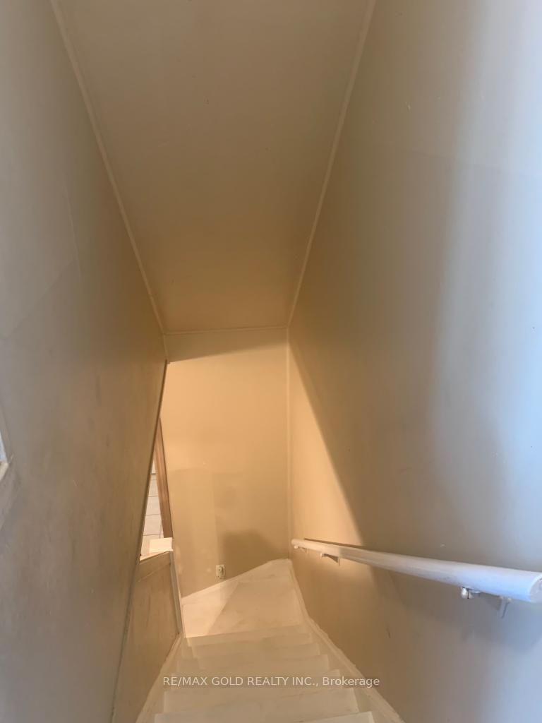 Photo 12 of 1315 Partington Avenue, Windsor, Windsor University District — HOMEH