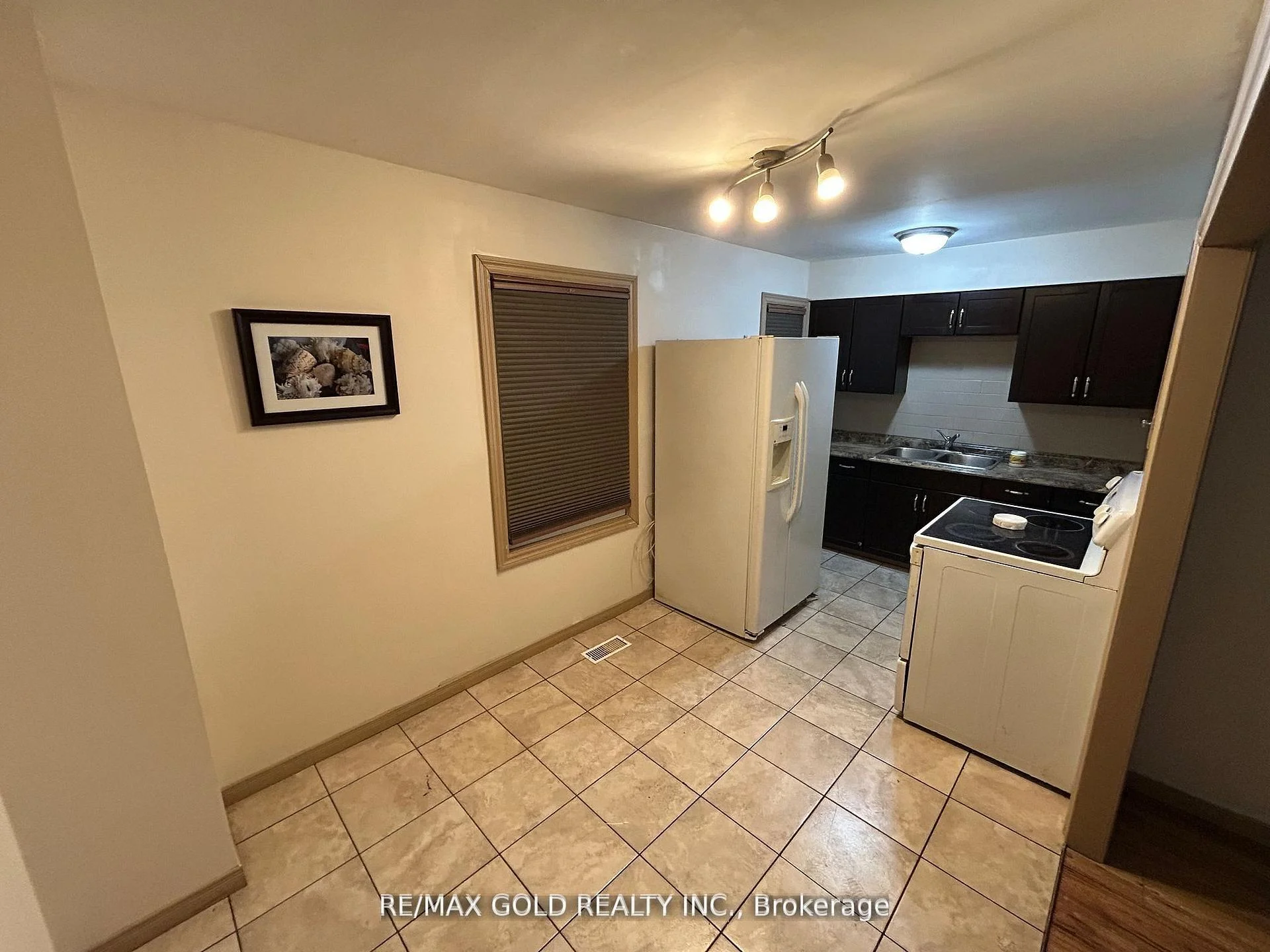 Photo 9 of 1315 Partington Avenue, Windsor, Windsor University District — HOMEH