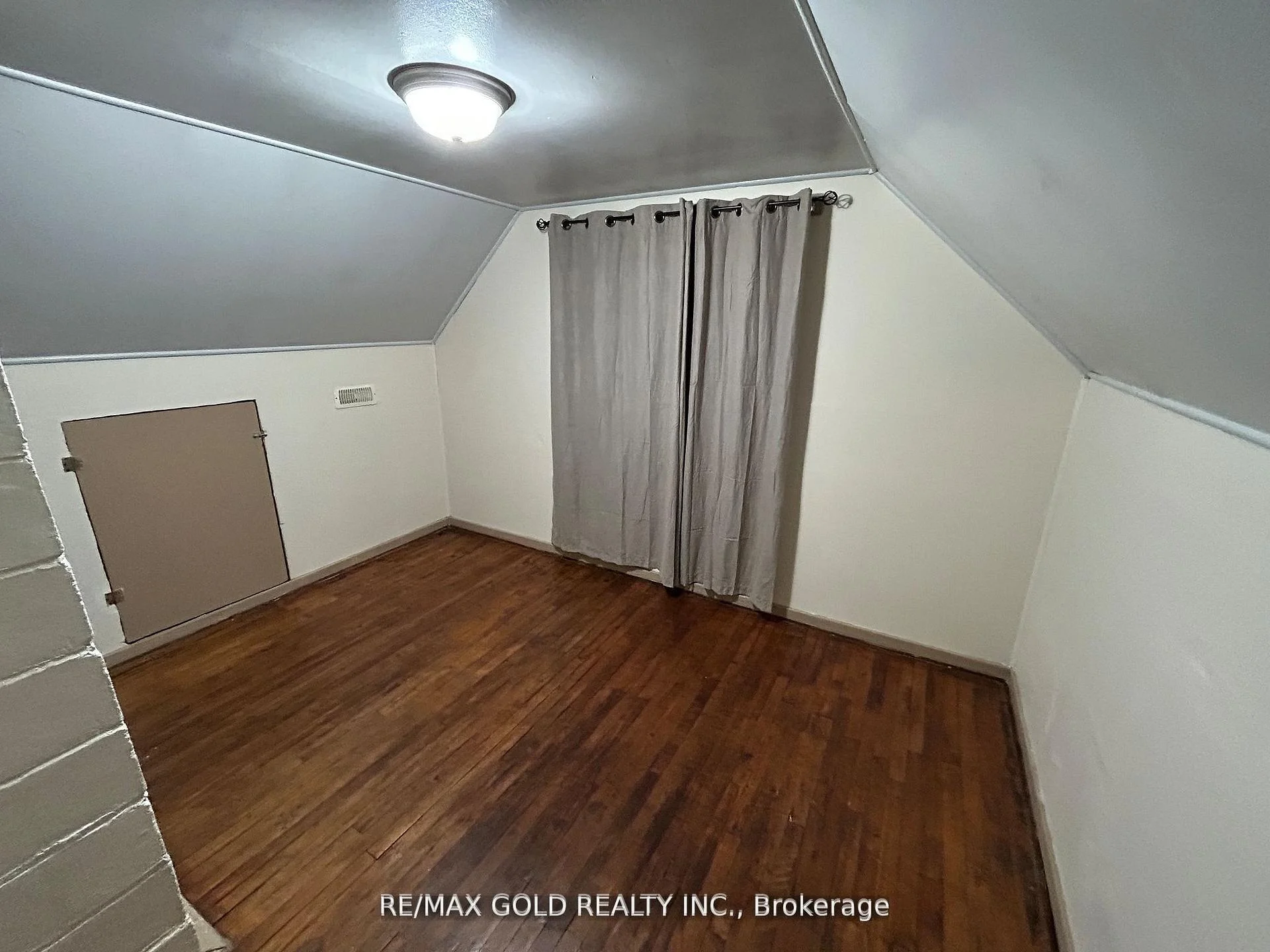 Photo 21 of 1315 Partington Avenue, Windsor, Windsor University District — HOMEH