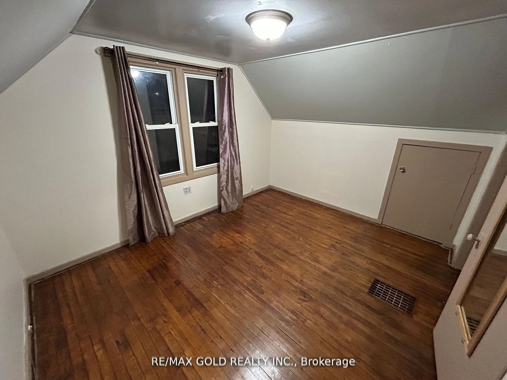 Photo 22 of 1315 Partington Avenue, Windsor, Windsor University District — HOMEH