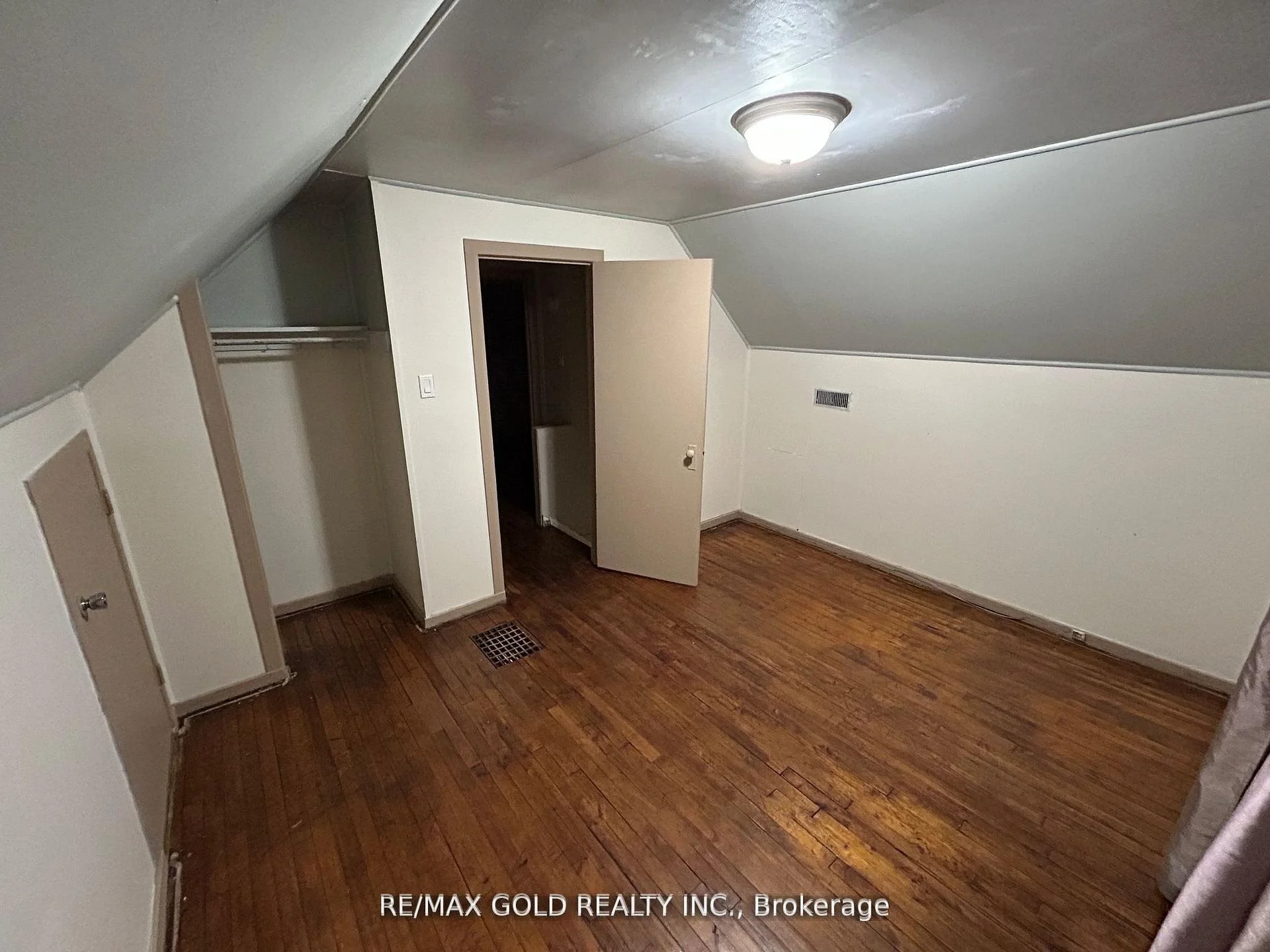 Photo 23 of 1315 Partington Avenue, Windsor, Windsor University District — HOMEH