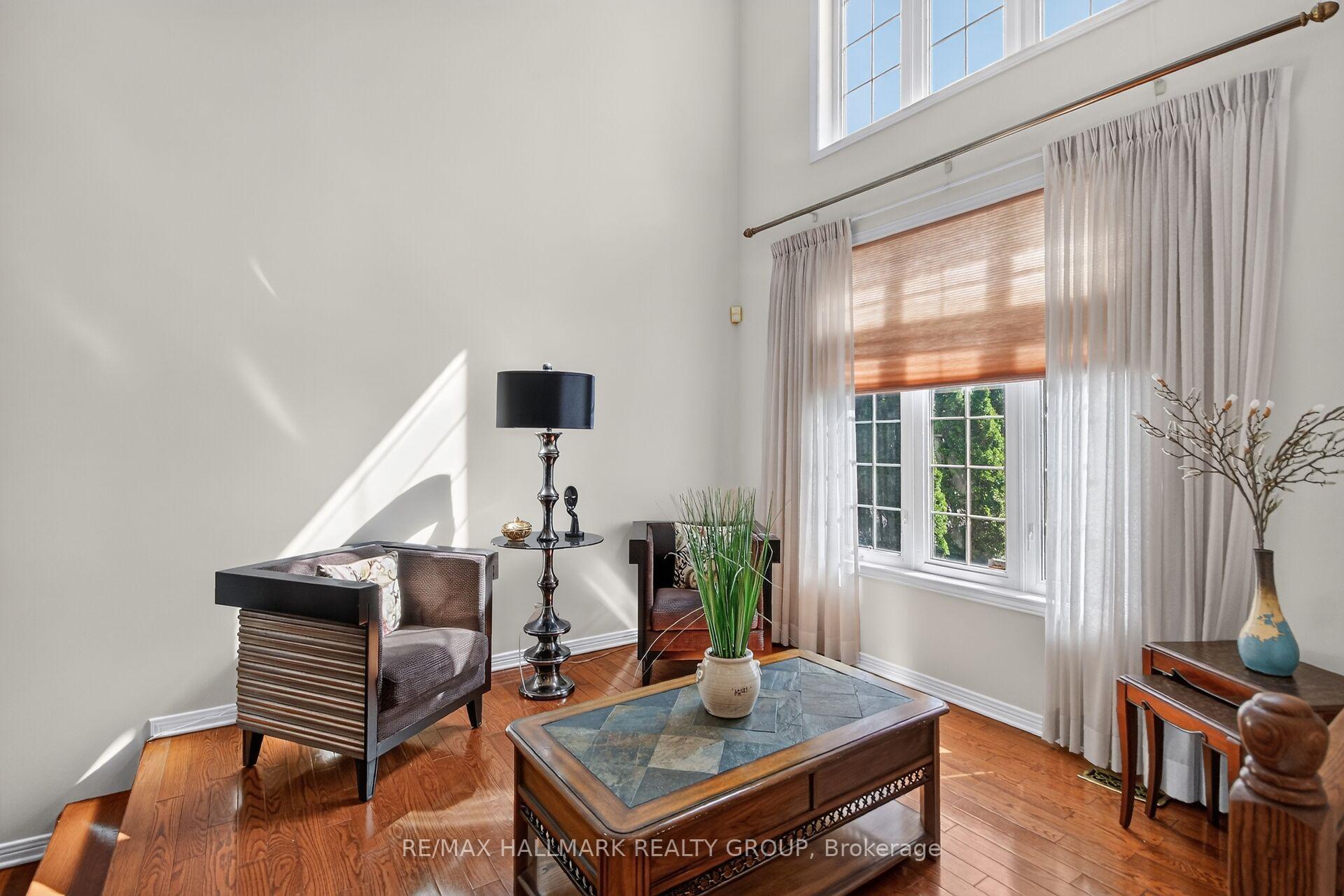 Photo 4 of 11 Taj Court, Ottawa, Hunt Club Park — HOMEH