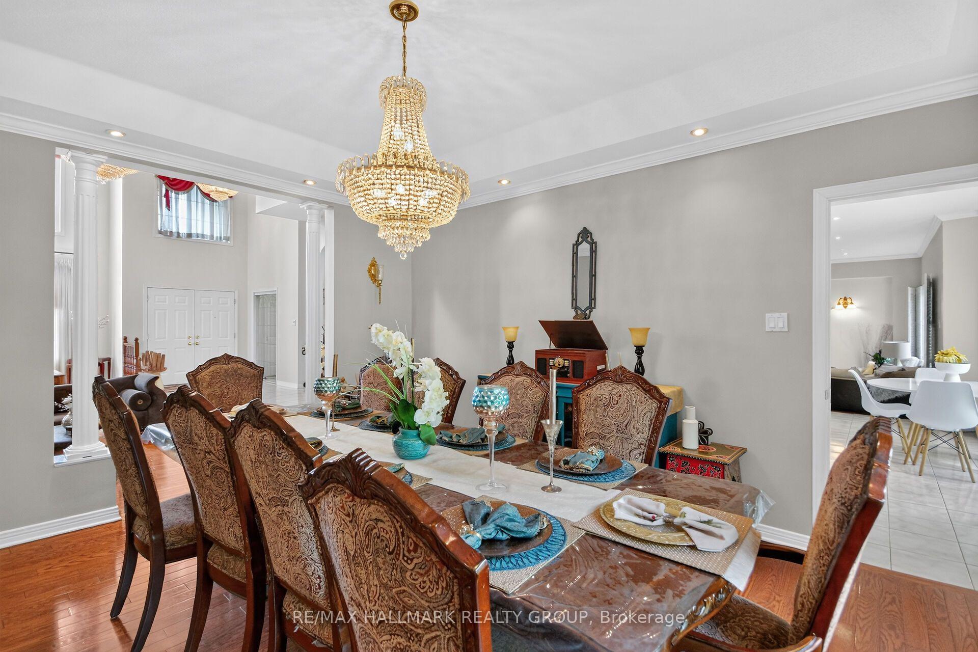 Photo 10 of 11 Taj Court, Ottawa, Hunt Club Park — HOMEH