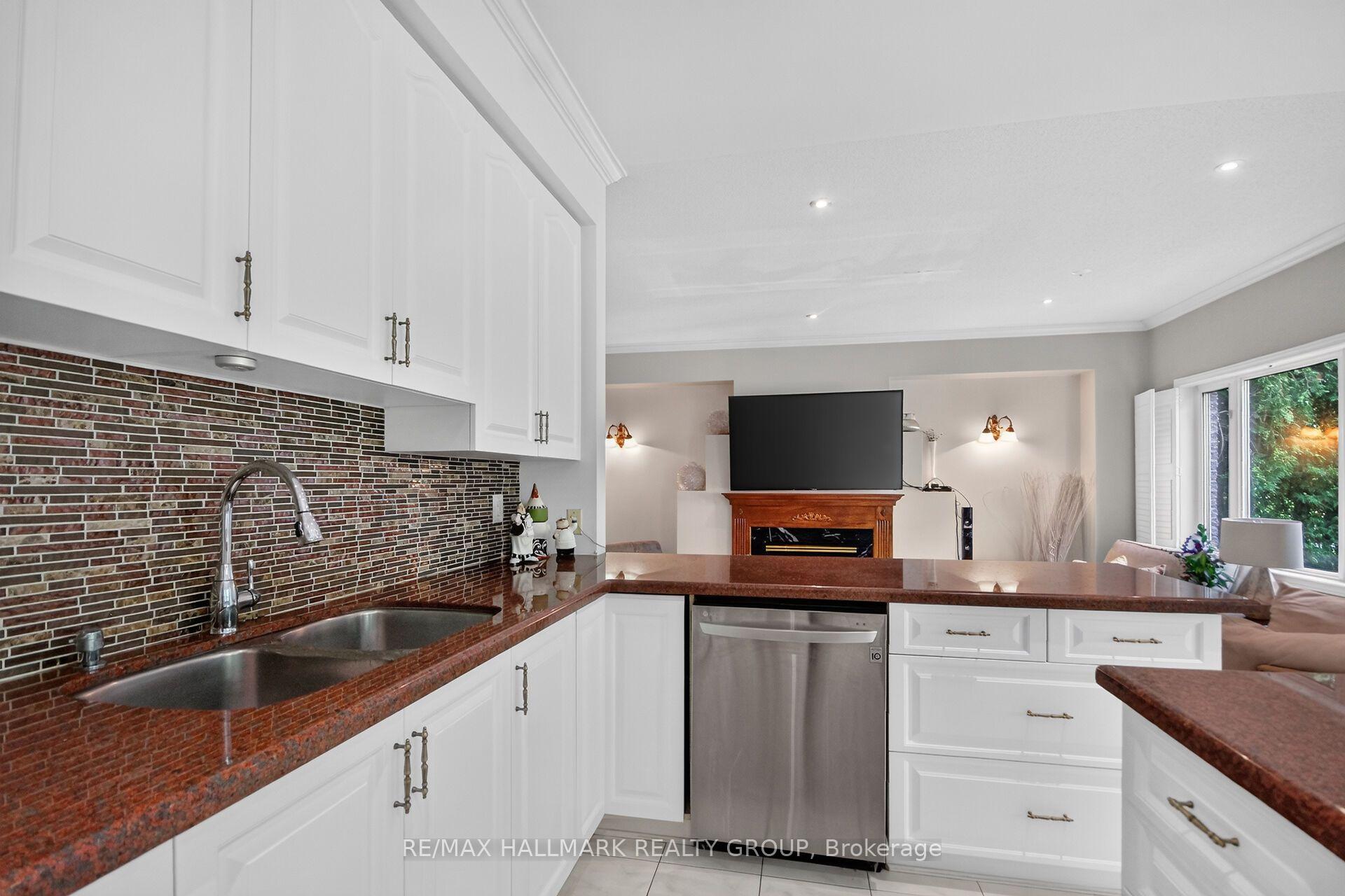 Photo 11 of 11 Taj Court, Ottawa, Hunt Club Park — HOMEH