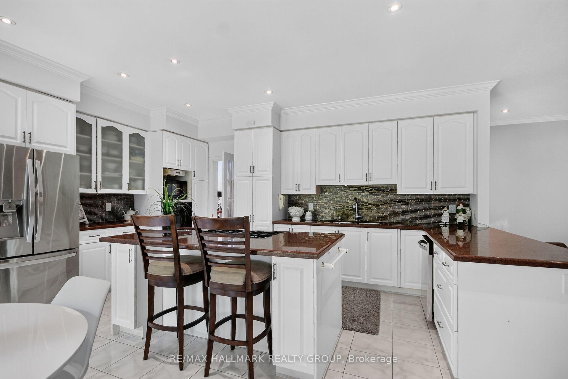 Photo 13 of 11 Taj Court, Ottawa, Hunt Club Park — HOMEH