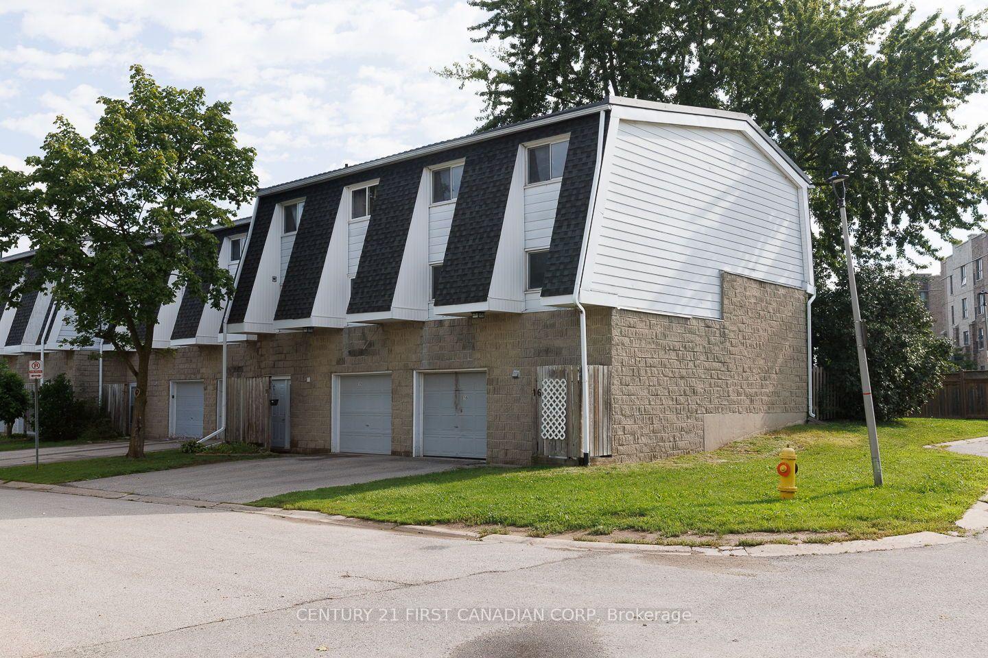 Front of Unit 16, 40 Fairfax Court