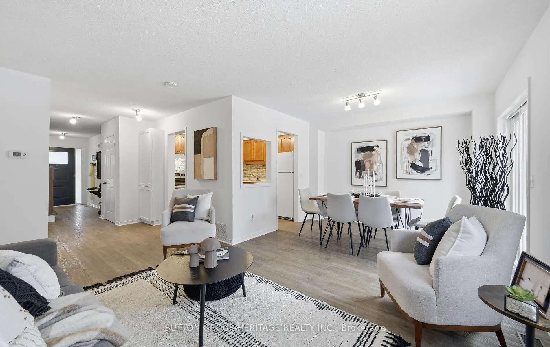 Photo 8 of 26 Wheler Court, Uxbridge — HOMEH