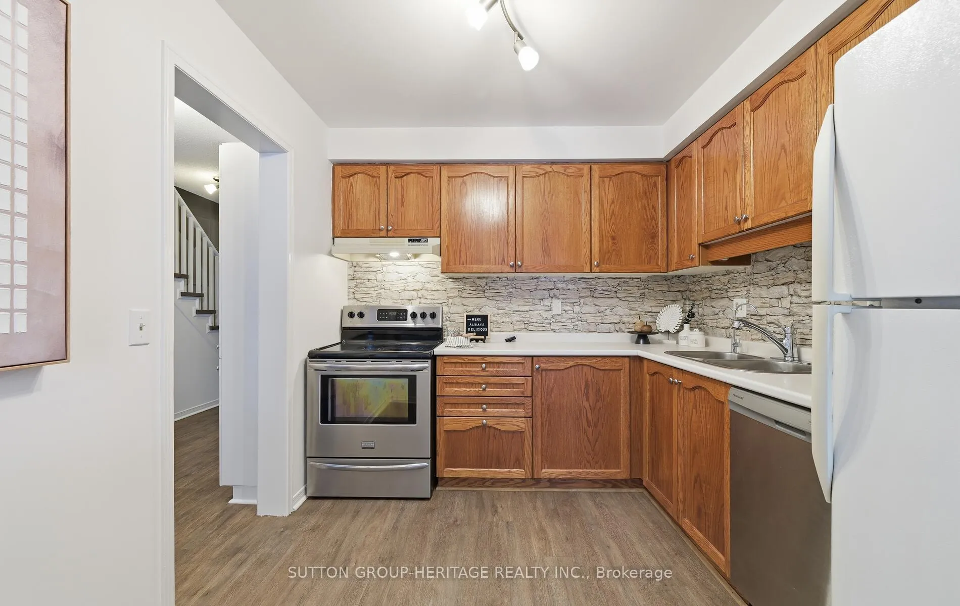 Photo 13 of 26 Wheler Court, Uxbridge — HOMEH