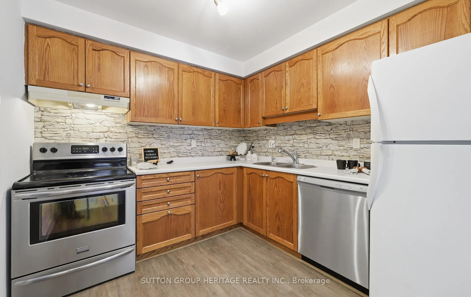 Photo 14 of 26 Wheler Court, Uxbridge — HOMEH