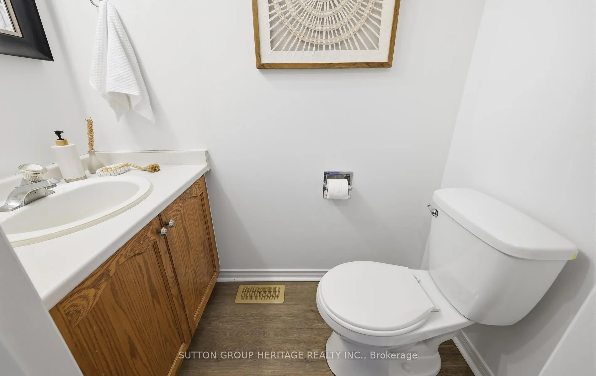 Photo 16 of 26 Wheler Court, Uxbridge — HOMEH