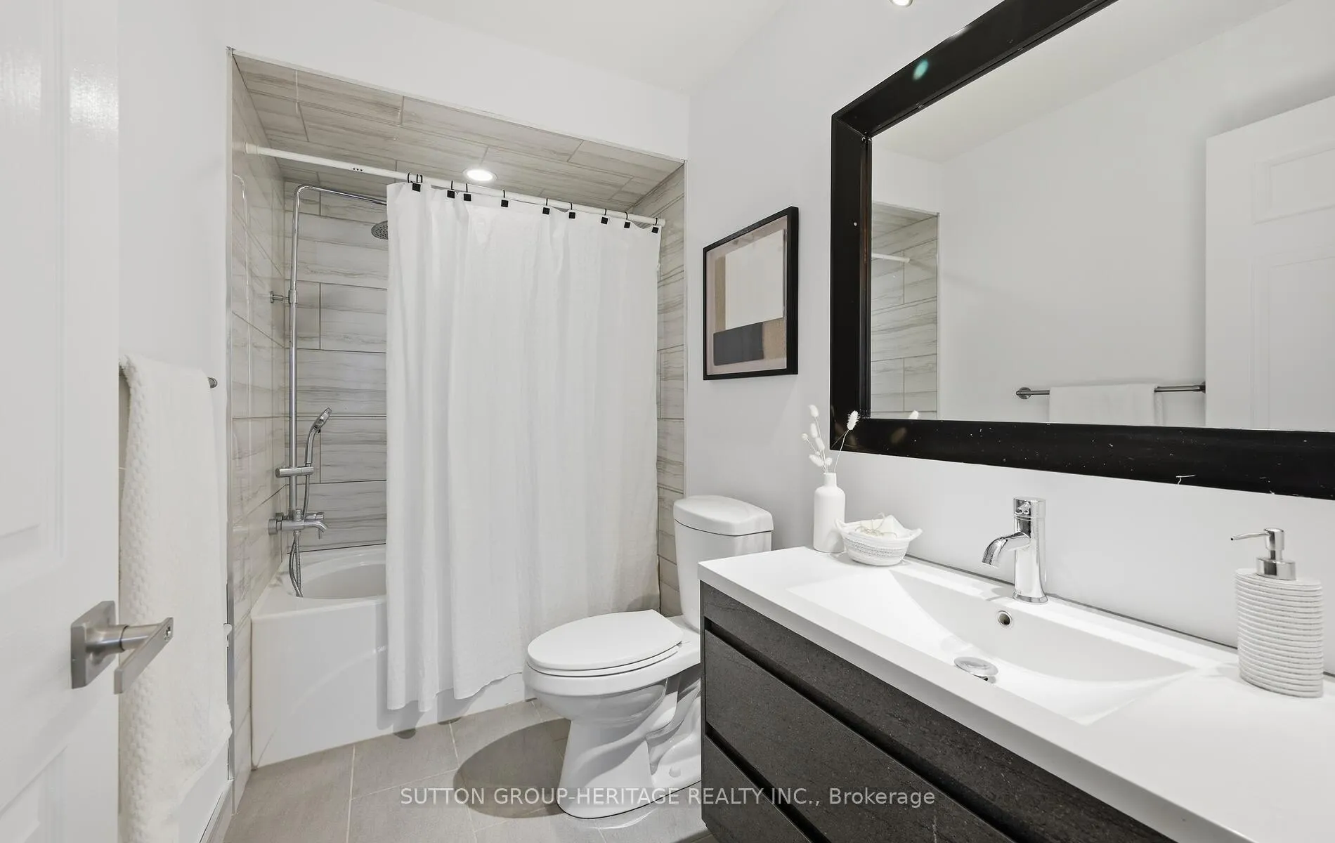 Photo 20 of 26 Wheler Court, Uxbridge — HOMEH