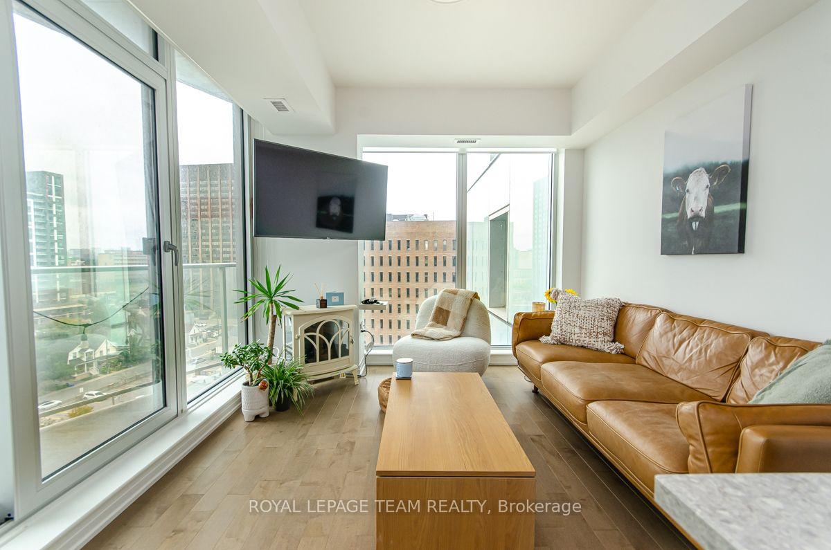 Photo 10 of Unit 901, 805 Carling Avenue, Ottawa, West Centre Town — HOMEH