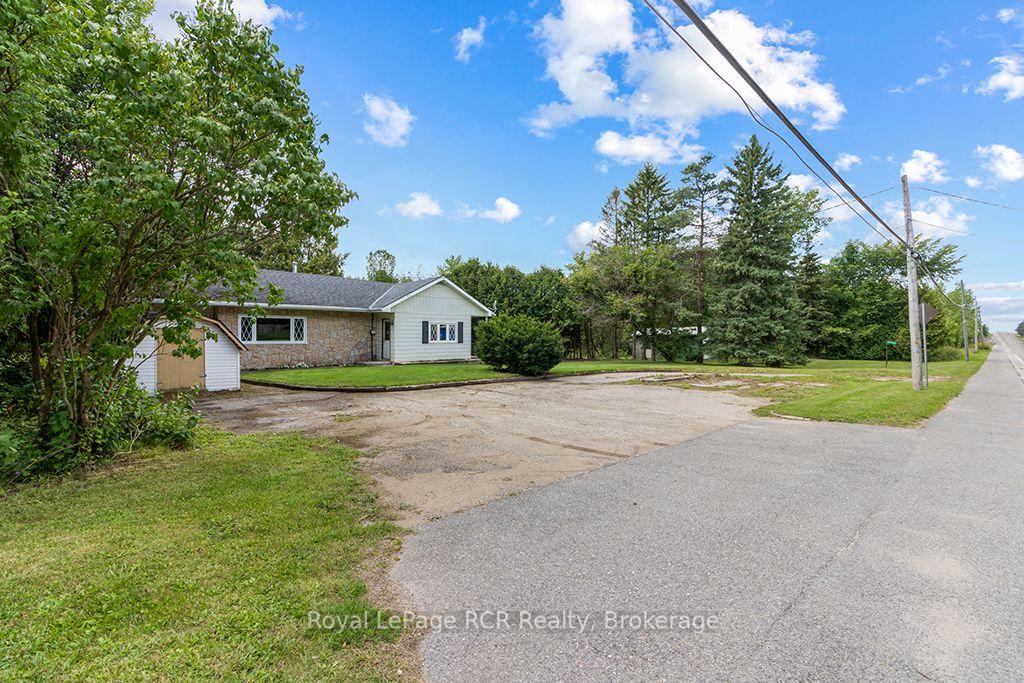 Photo 7 of 777014 10 Highway, Chatsworth — HOMEH