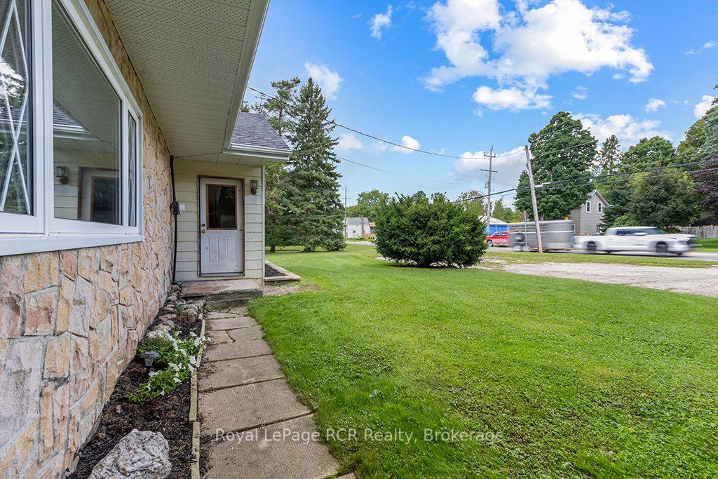 Photo 9 of 777014 10 Highway, Chatsworth — HOMEH
