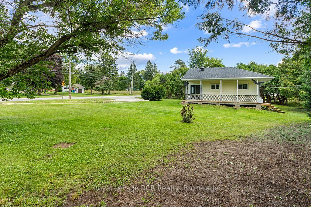 Photo 10 of 777014 10 Highway, Chatsworth — HOMEH