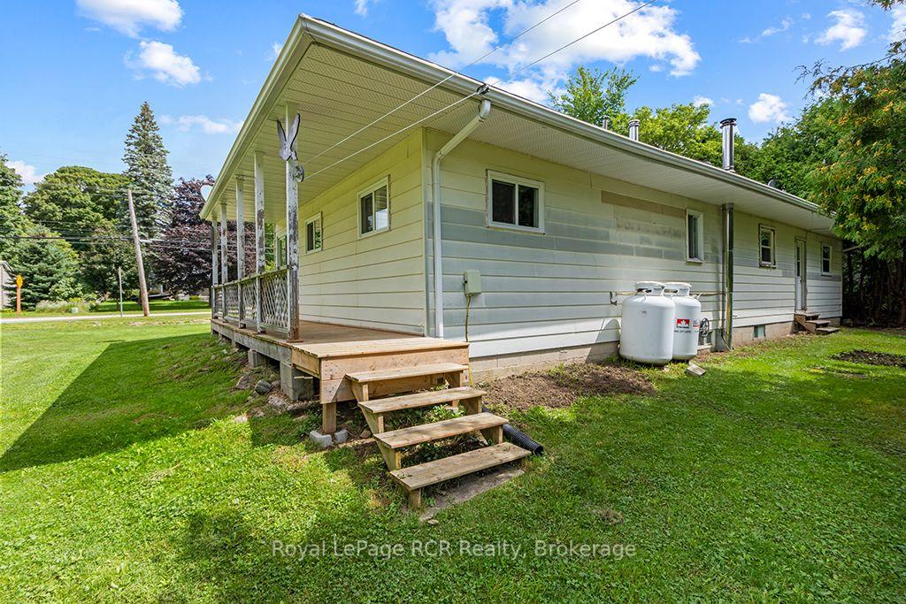 Photo 15 of 777014 10 Highway, Chatsworth — HOMEH