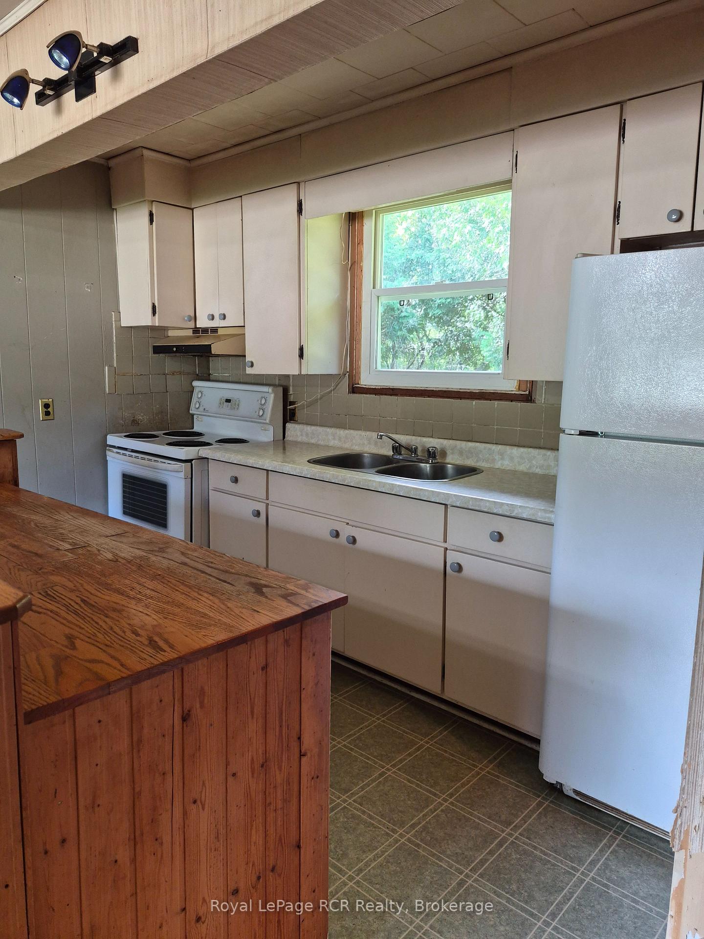 Photo 21 of 777014 10 Highway, Chatsworth — HOMEH