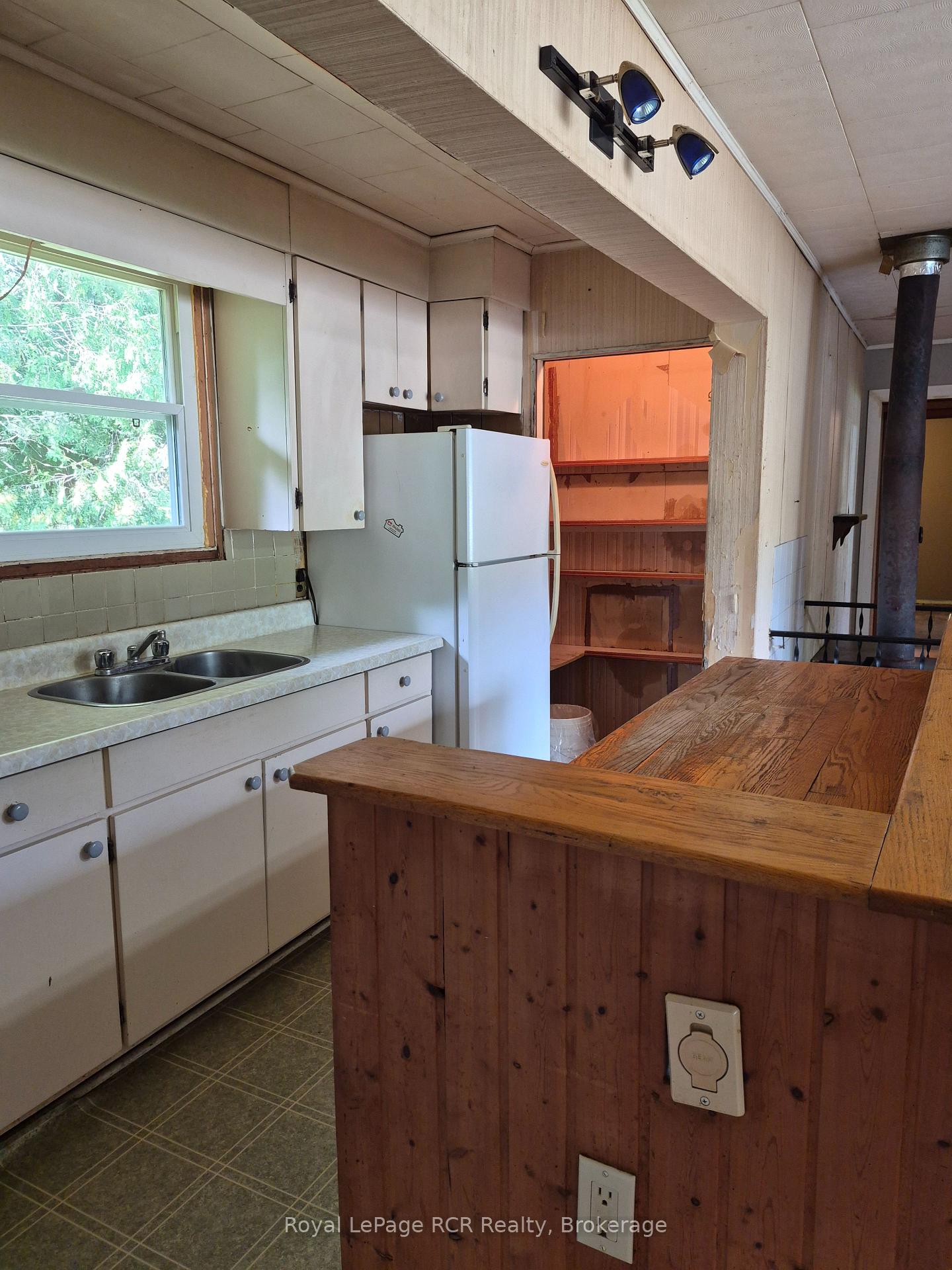 Photo 23 of 777014 10 Highway, Chatsworth — HOMEH