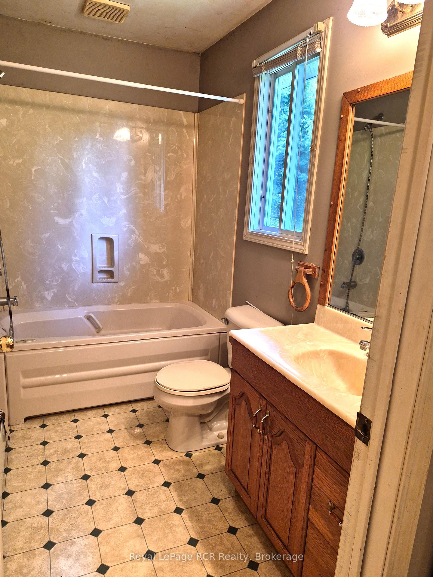 Photo 34 of 777014 10 Highway, Chatsworth — HOMEH