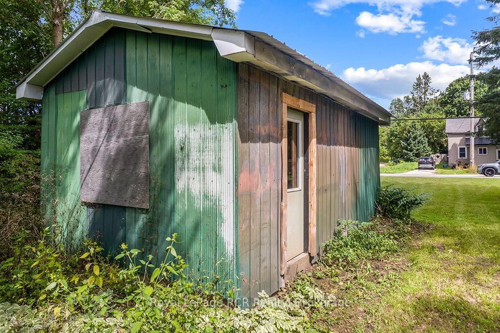 Photo 37 of 777014 10 Highway, Chatsworth — HOMEH