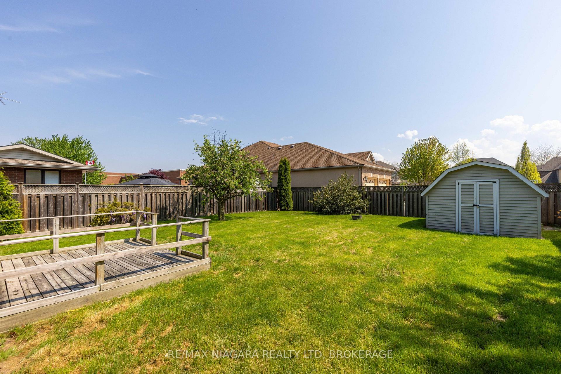 Photo 4 of 29 Granada Drive, St. Catharines, Lakeshore — HOMEH