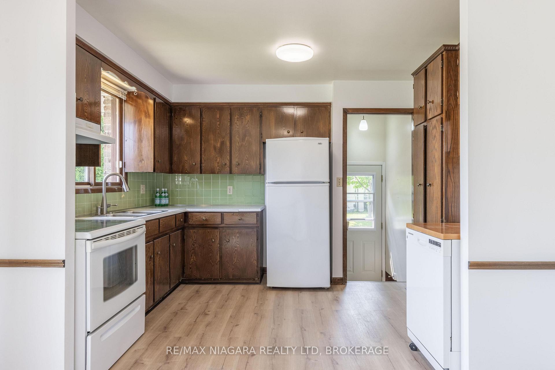 Photo 9 of 29 Granada Drive, St. Catharines, Lakeshore — HOMEH