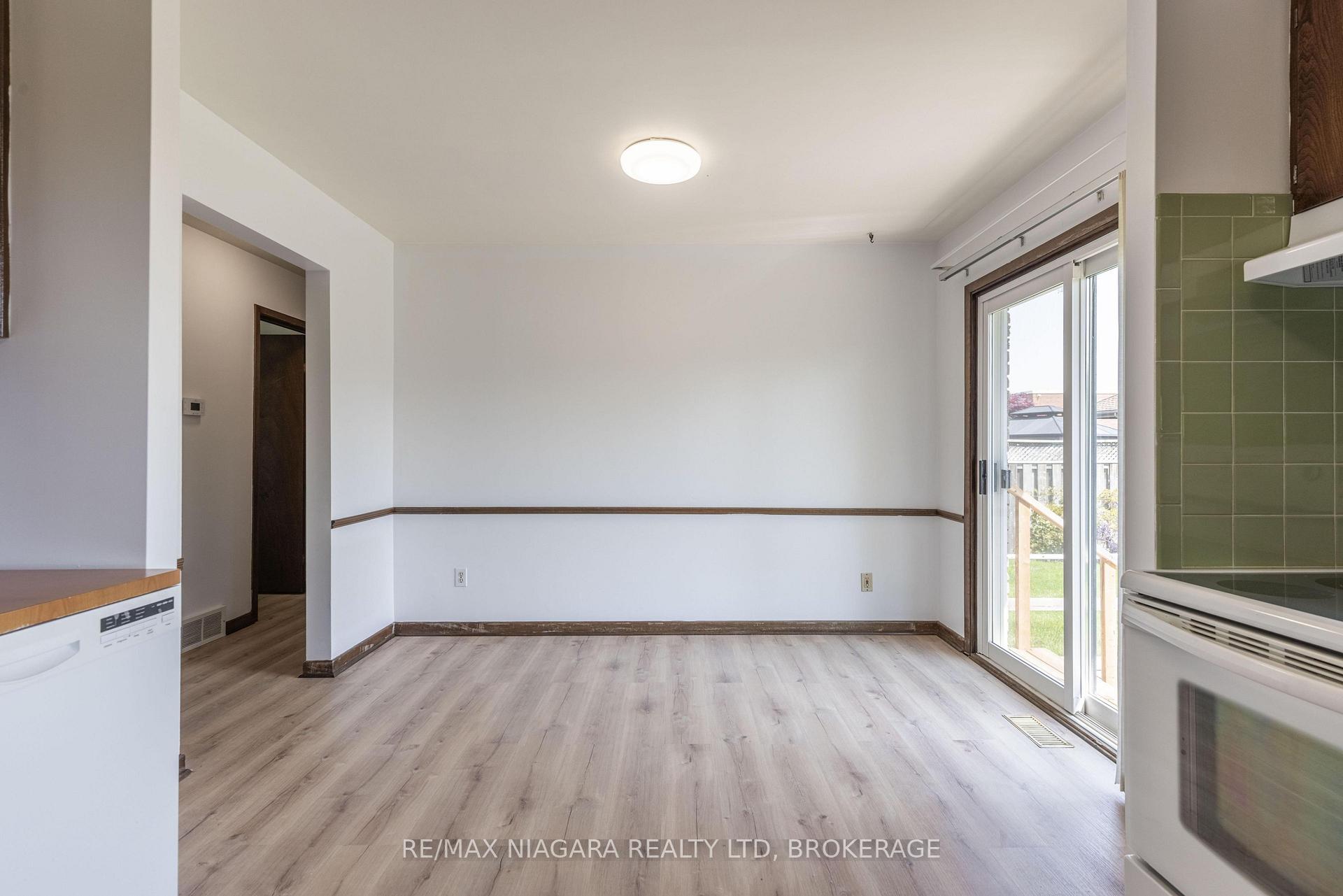 Photo 11 of 29 Granada Drive, St. Catharines, Lakeshore — HOMEH