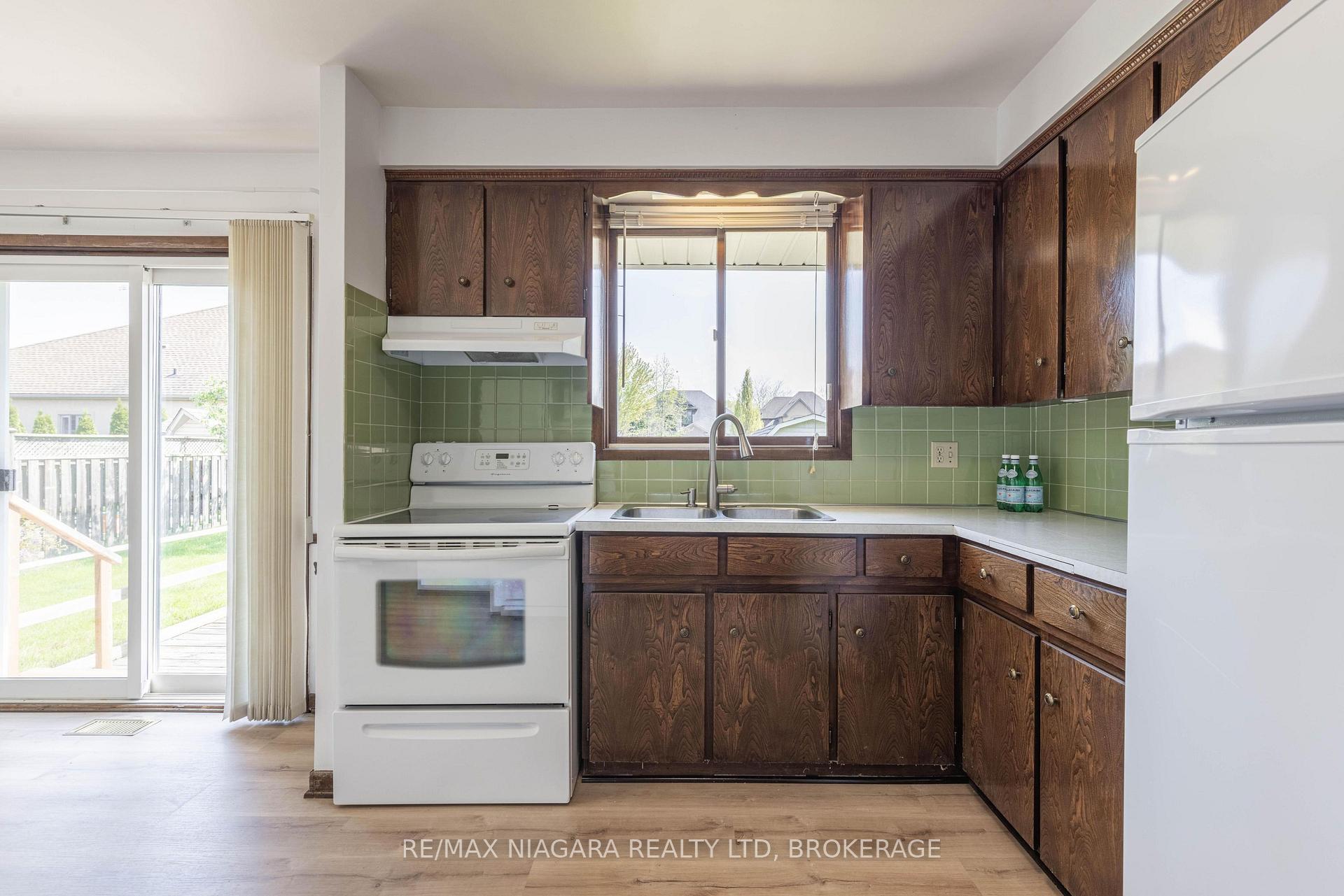 Photo 10 of 29 Granada Drive, St. Catharines, Lakeshore — HOMEH