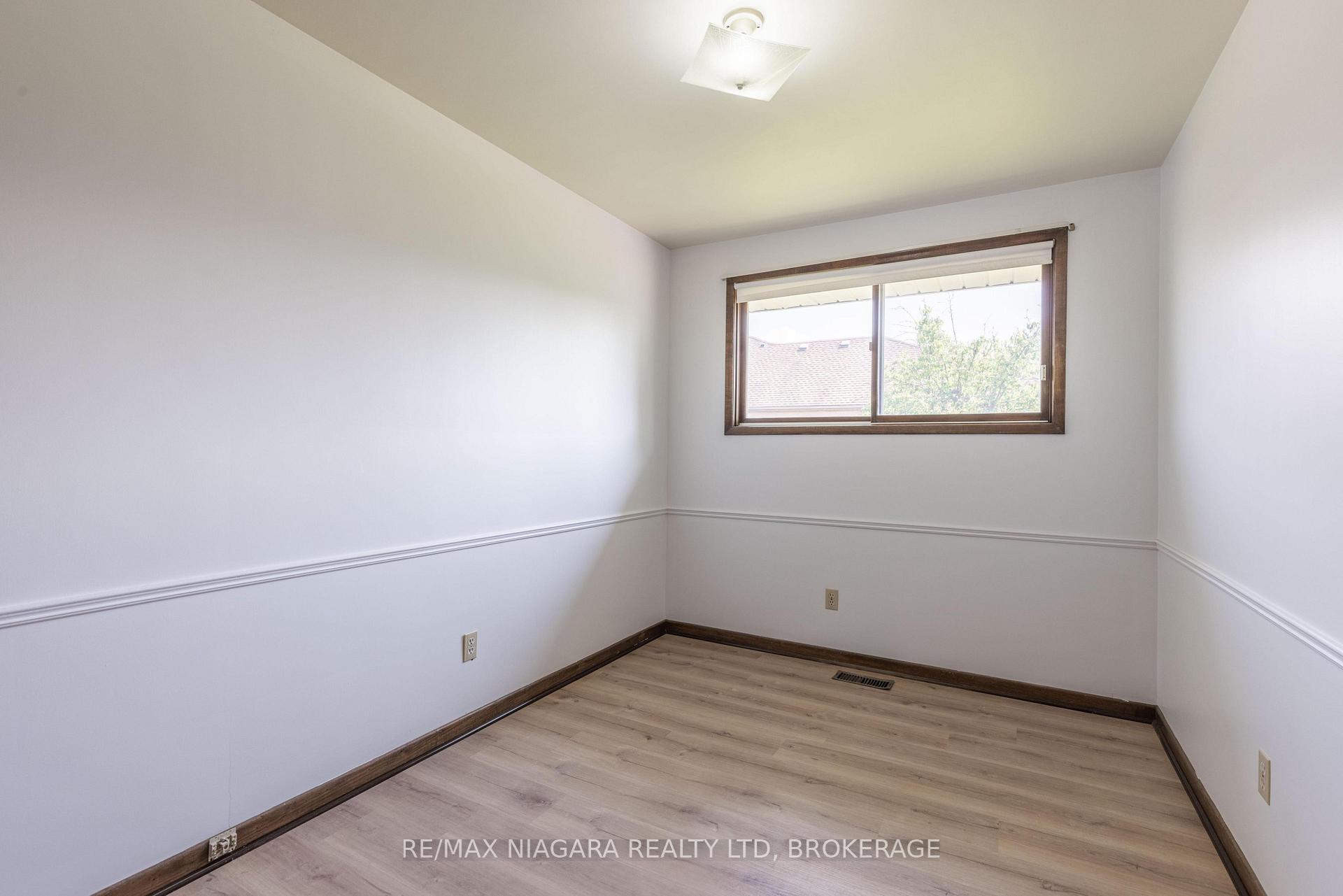 Photo 14 of 29 Granada Drive, St. Catharines, Lakeshore — HOMEH
