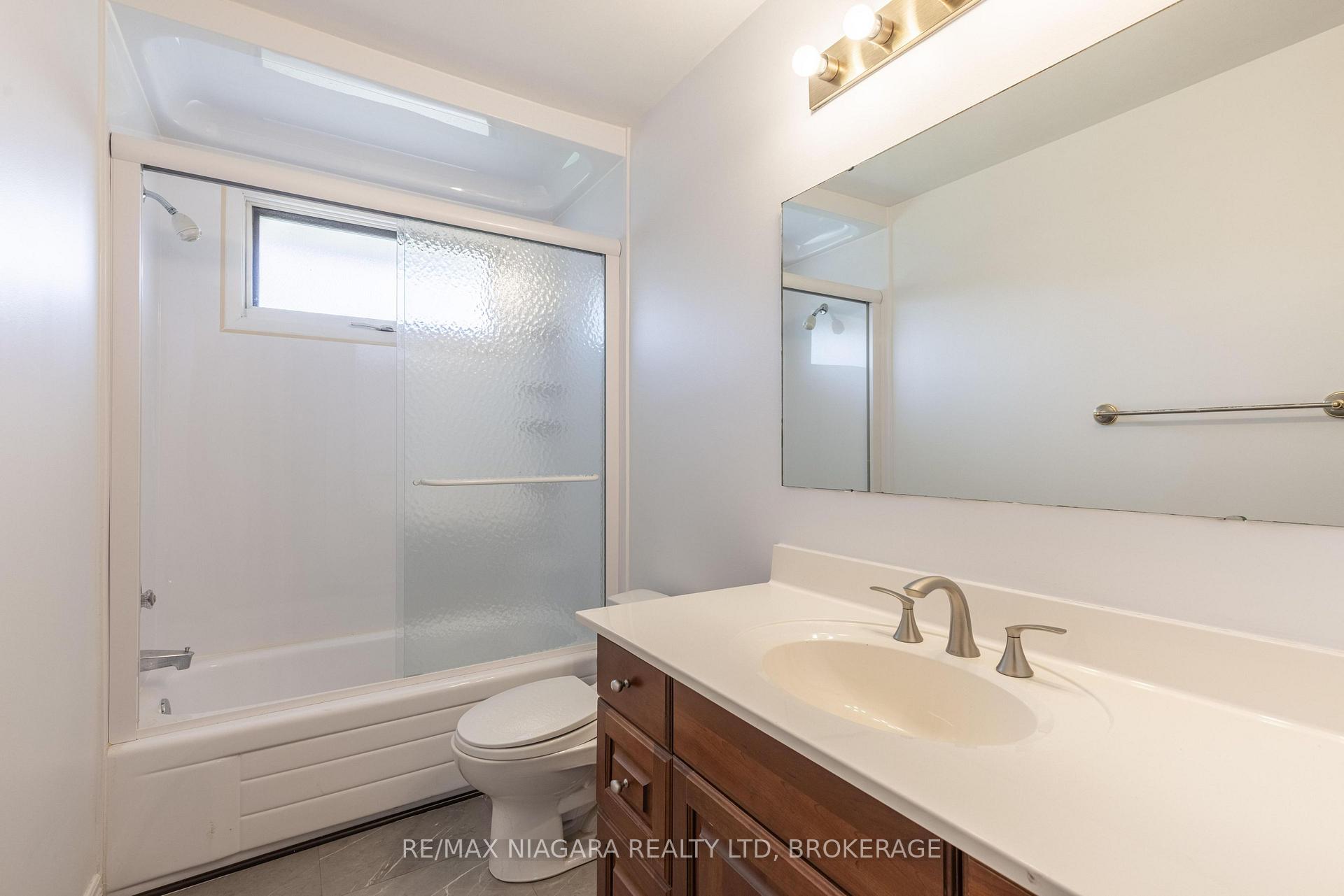 Photo 15 of 29 Granada Drive, St. Catharines, Lakeshore — HOMEH
