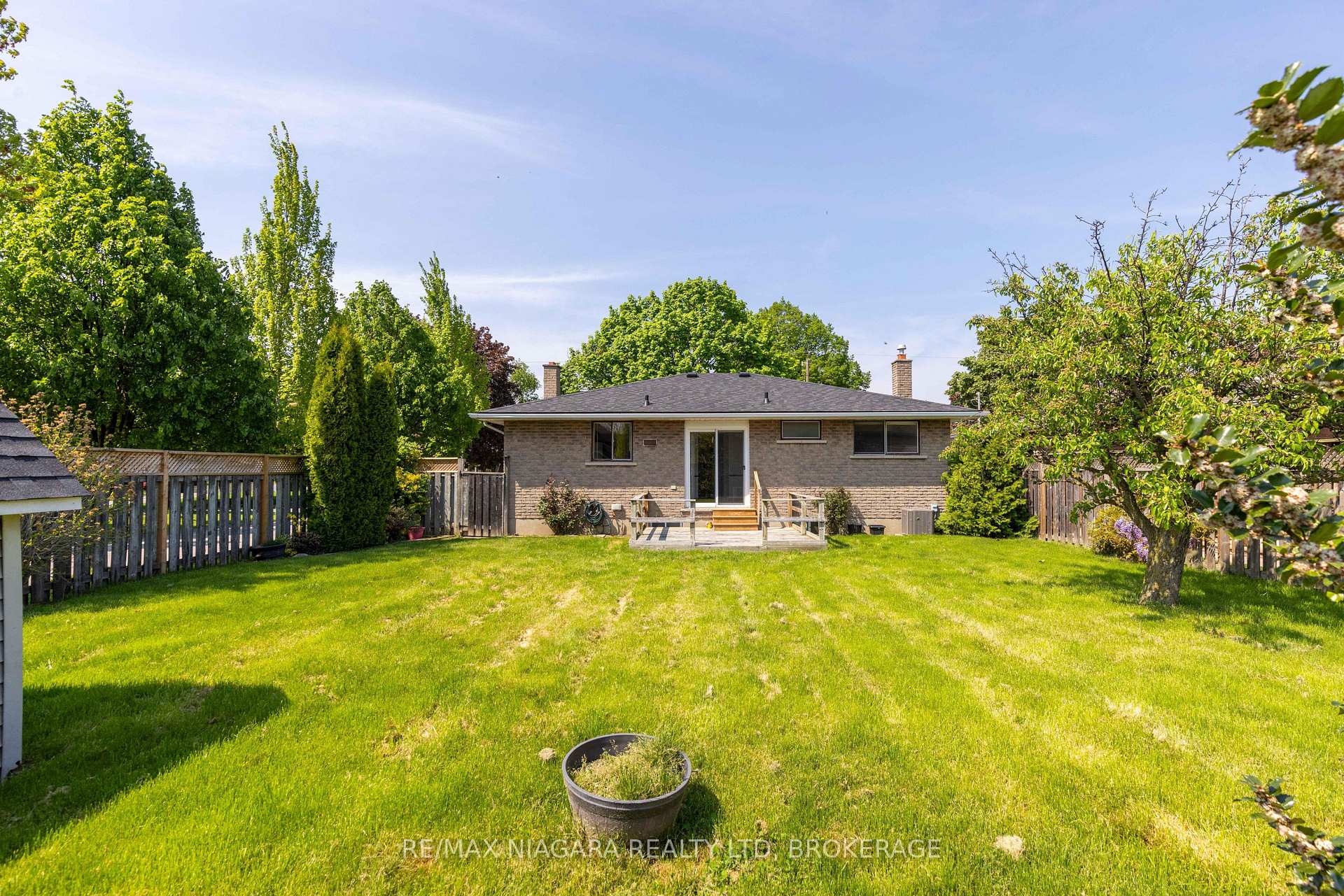 Photo 18 of 29 Granada Drive, St. Catharines, Lakeshore — HOMEH
