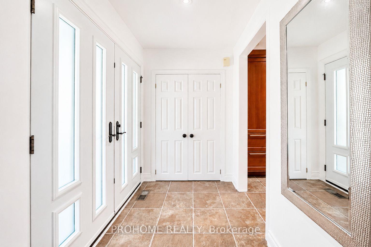 Photo 6 of 16 Tuscay Court, Markham, Unionville — HOMEH