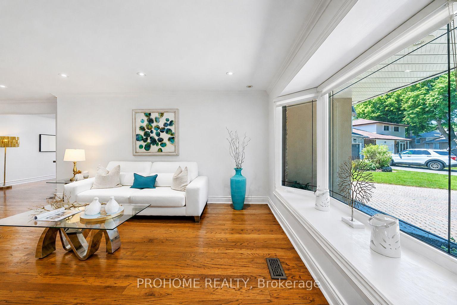 Photo 7 of 16 Tuscay Court, Markham, Unionville — HOMEH