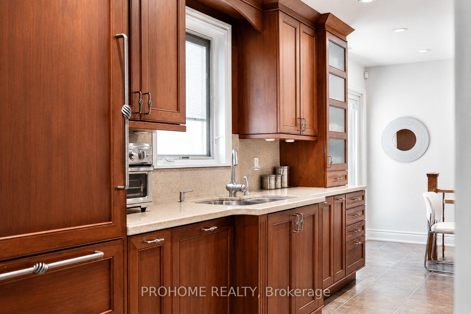 Photo 14 of 16 Tuscay Court, Markham, Unionville — HOMEH