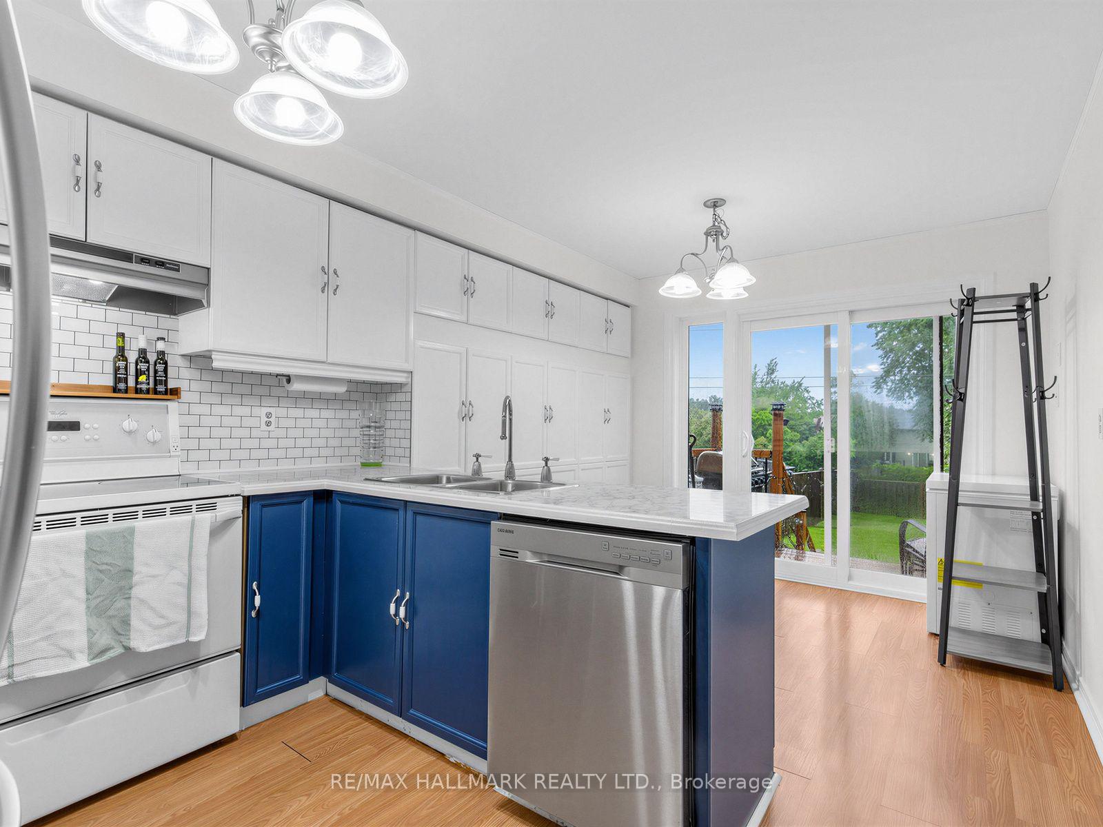 Photo 2 of 1553 Rawlings Drive, Pickering, Liverpool — HOMEH