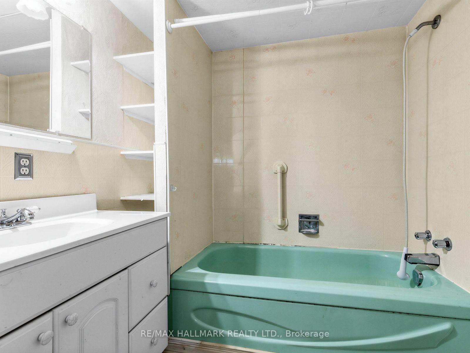 Photo 35 of 1553 Rawlings Drive, Pickering, Liverpool — HOMEH