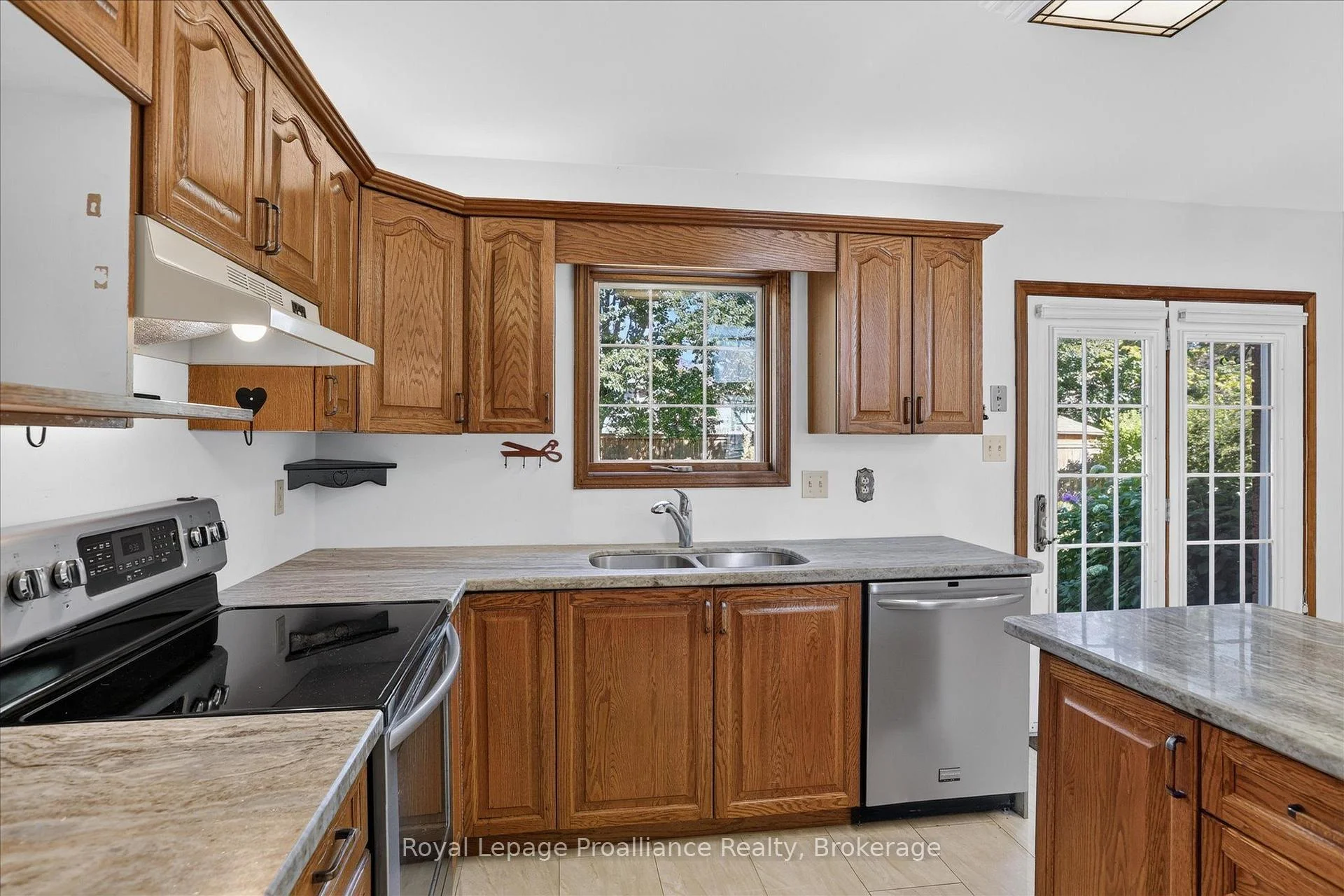 Photo 31 of 1664 Forster Avenue, Peterborough, Otonabee Ward 1 — HOMEH