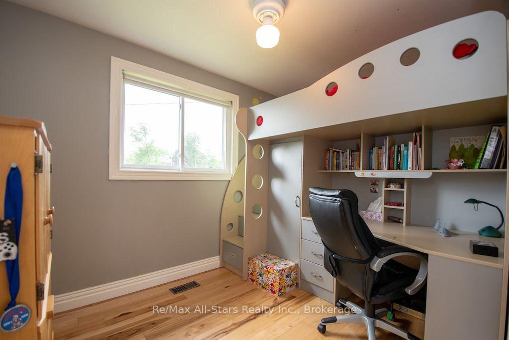 Photo 18 of 1571 Elm Tree Road, Kawartha Lakes, Lindsay — HOMEH