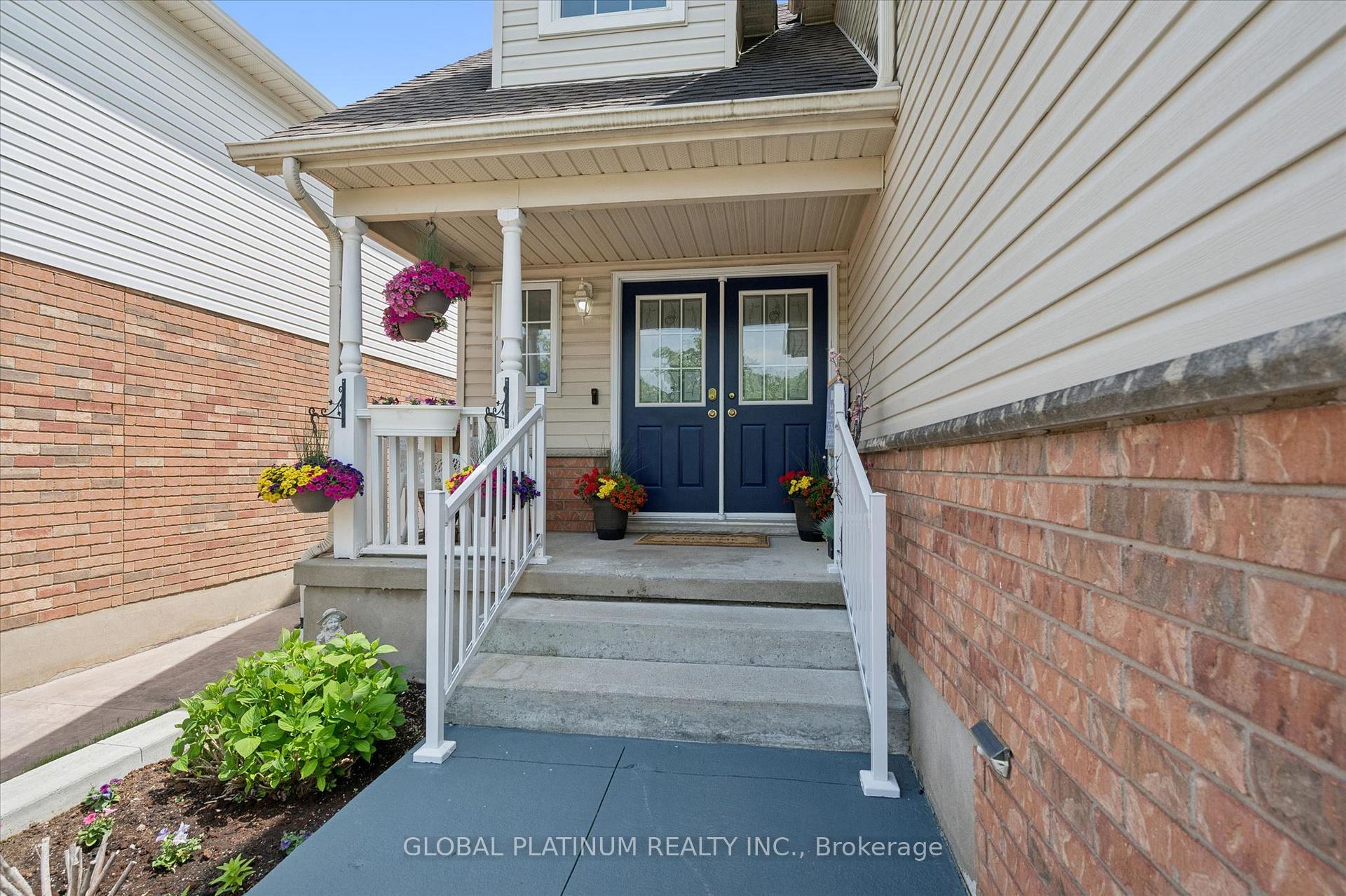Photo 3 of 244 Doon South Drive, Kitchener, Doon South — HOMEH