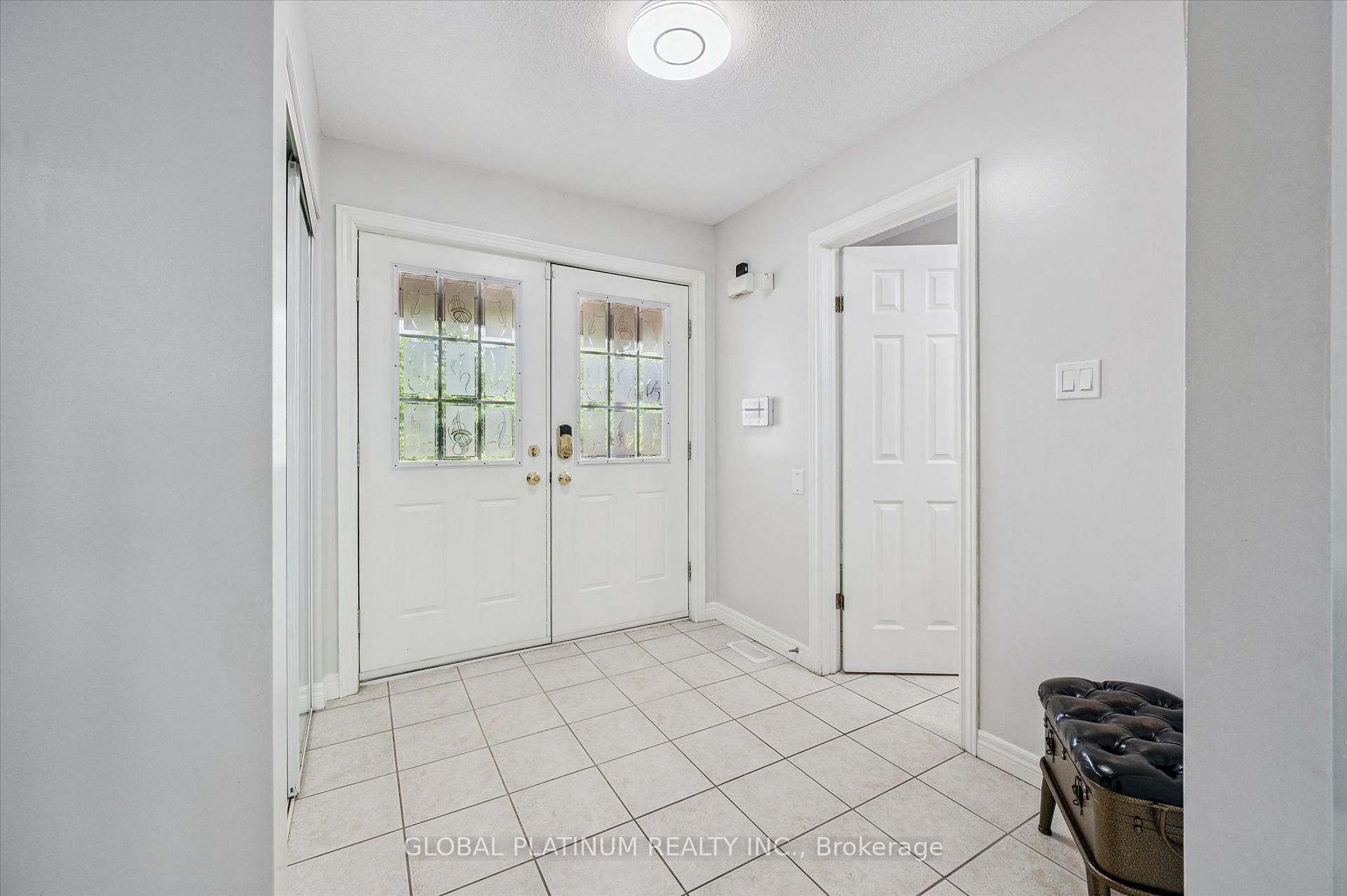 Photo 4 of 244 Doon South Drive, Kitchener, Doon South — HOMEH