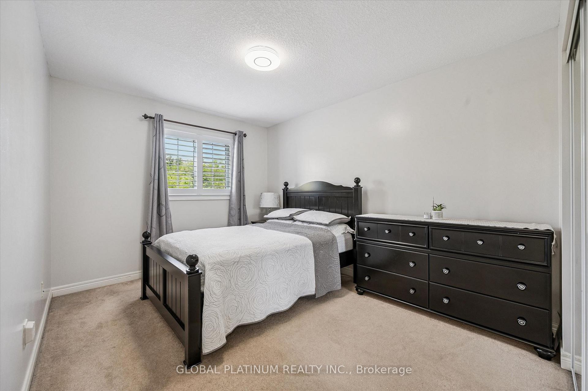 Photo 17 of 244 Doon South Drive, Kitchener, Doon South — HOMEH