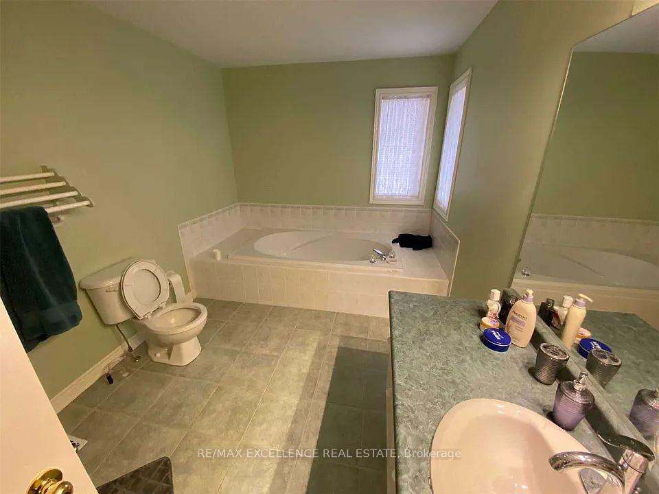 Photo 8 of 35 Mckenzie Crescent, Barrie, Ardagh — HOMEH